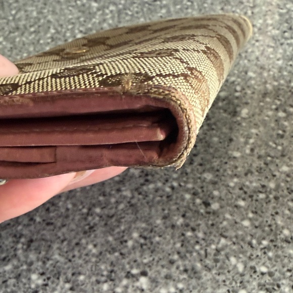 Gucci Beige and Pink Monogram Wallet - Picture 10 of 13
